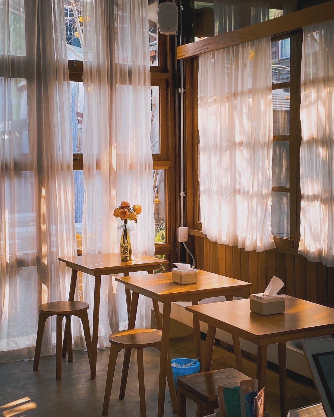 เบเกอรี่โฮมเมดและขนมหวาน ทานคู่กับนมสด ร้านนมอุบล ยอดฮิต