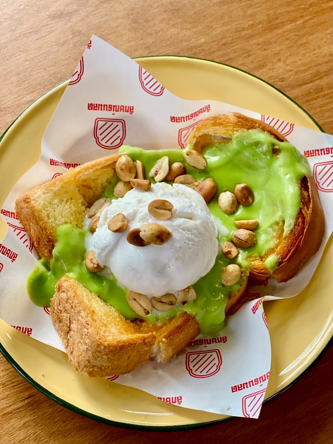 หน้าร้าน Lukmatcha (ลักษณ์มัทฉะ) จุดเช็คอินยอดนิยมของ คาเฟ่อุบล